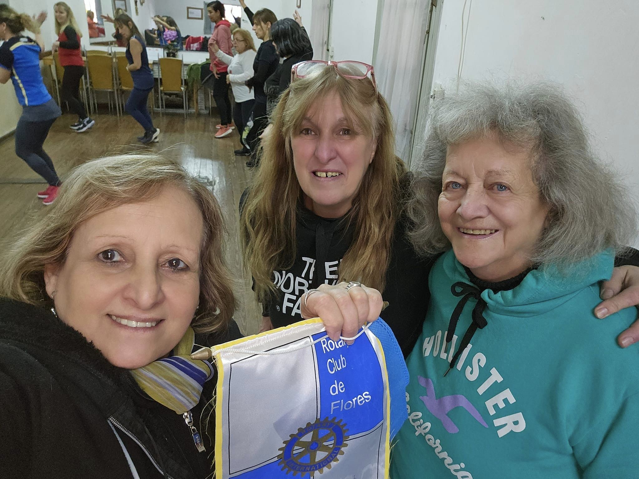 Visita a la Casa de la Mujer, en Flores
